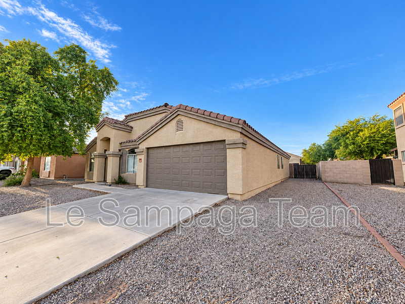 Tolleson House: 10520 W Magnolia St