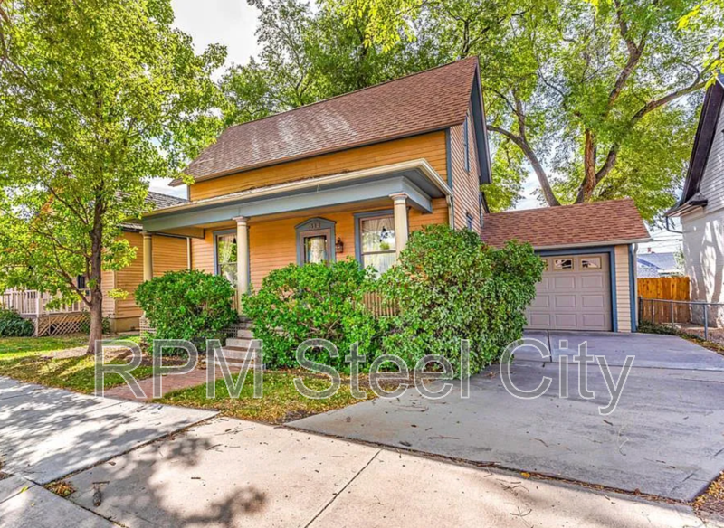 Pueblo House: 512- 512 1/2 W 10th St