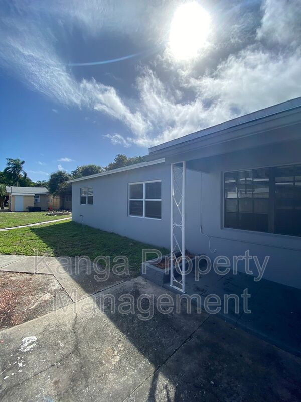 West Palm Beach House: 3716 Henry Ave