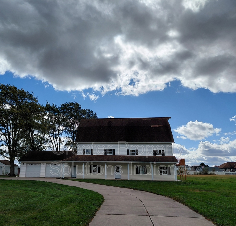 Lowell House: 9053 W 155th St