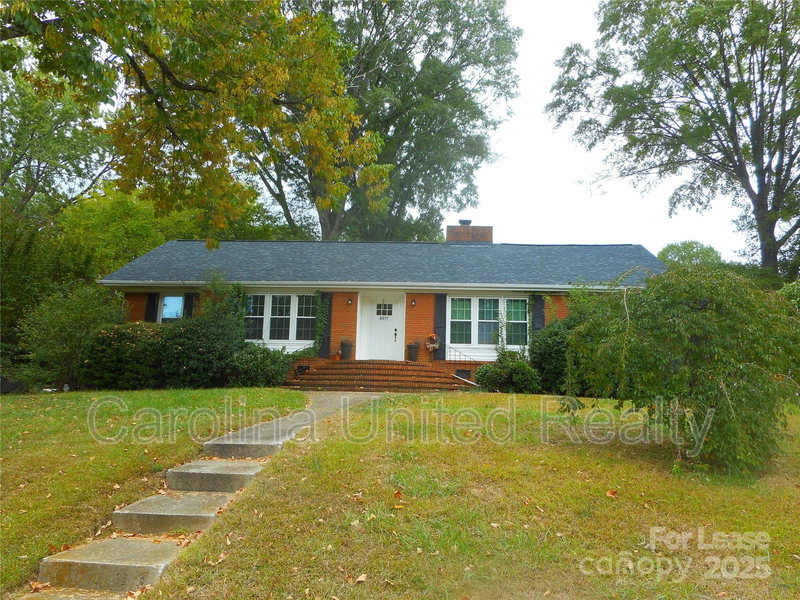 Charlotte House: 8917 Nottoway Dr