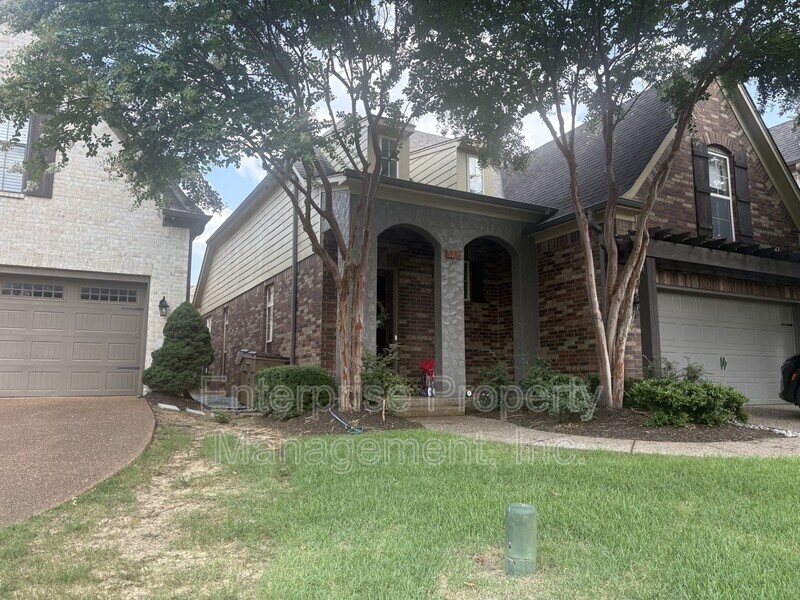 Cordova House: 886 Winter Leaf Dr