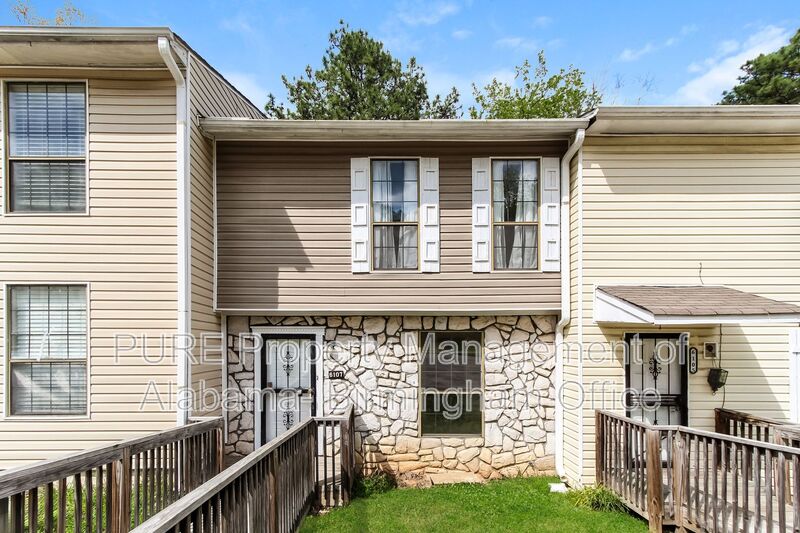 Birmingham House: 6107 Crest Green Road