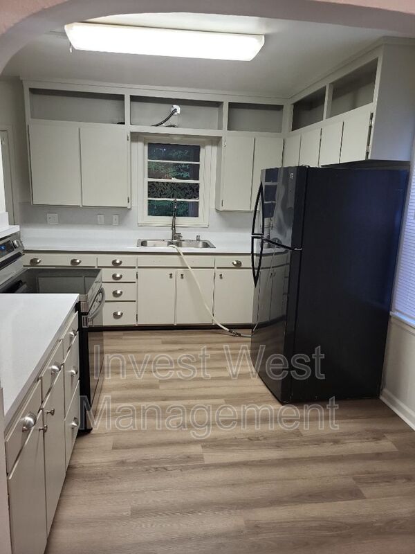 CAMAS House: 1116 SE POLK