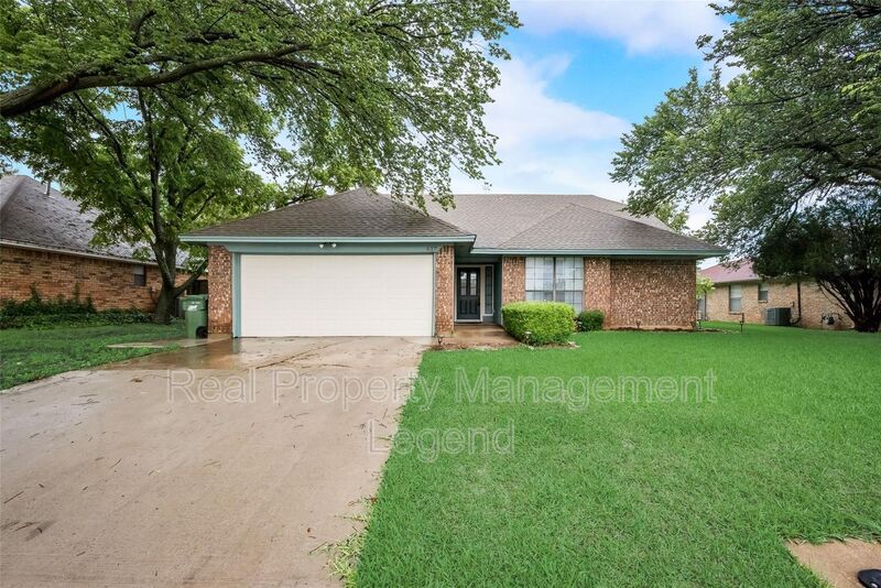 Roanoke House: 617 Main Street