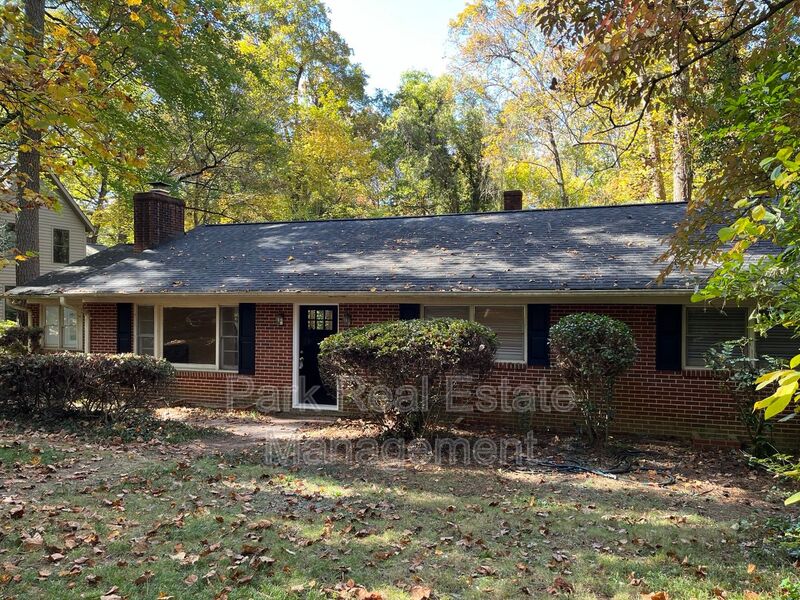 Chapel Hill House: 806 Woodland Ave