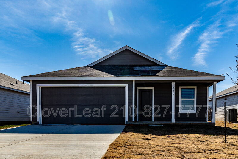 Seguin House: 706 Wolf Crest Blvd