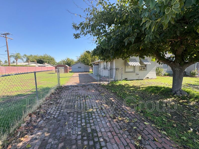 Exeter House: 457 North F Street