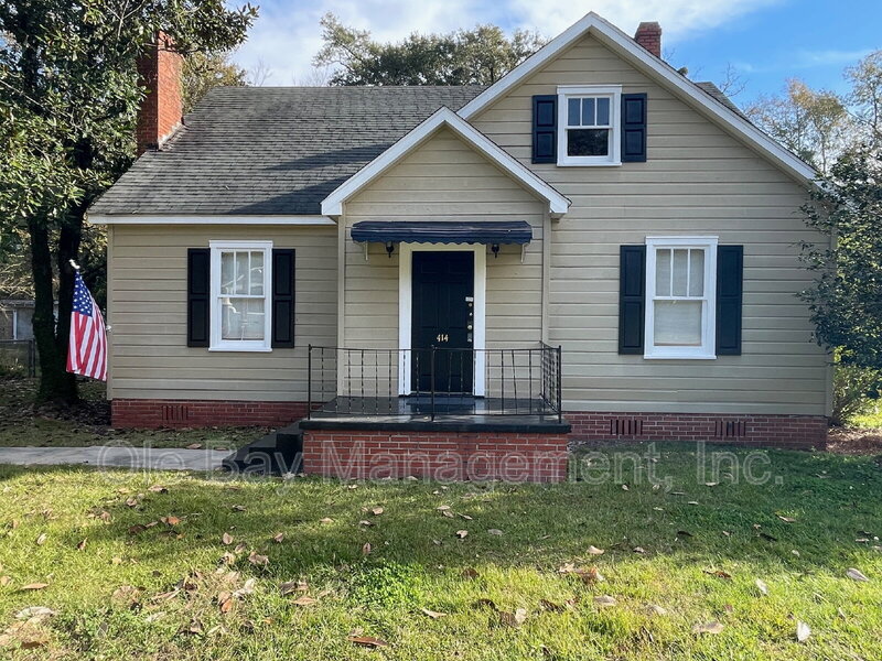 Bay Minette House: 414 Hall Ave