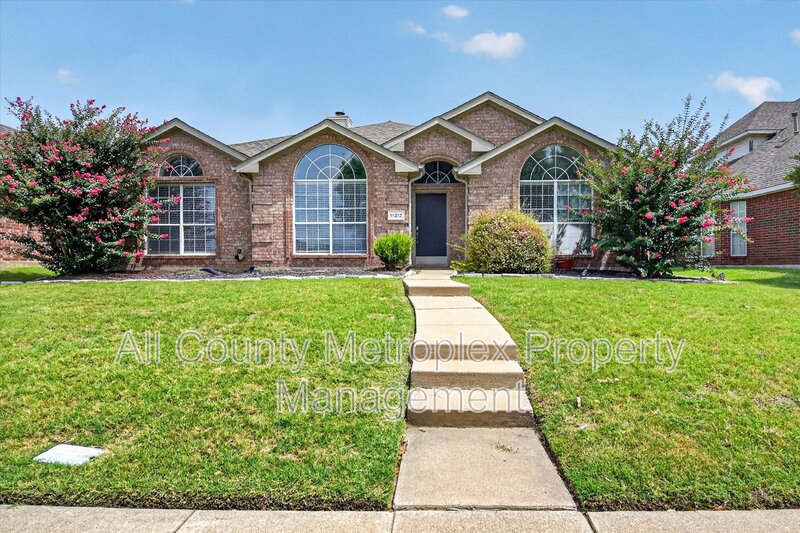Frisco House: 11312 Promenade Rd