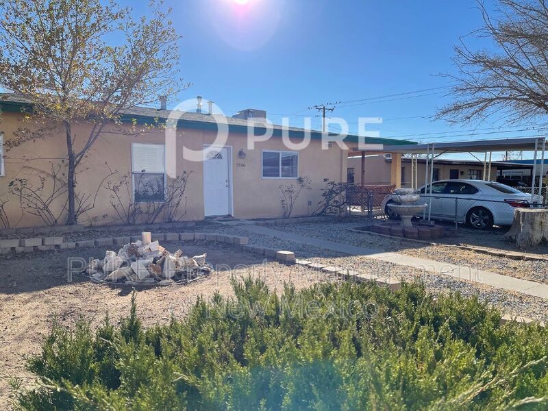 Albuquerque House: 5006 Headingly NE