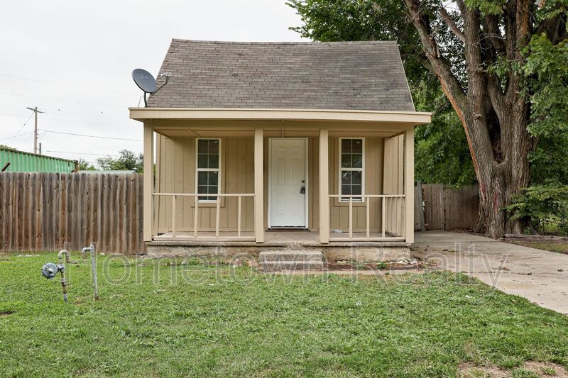 El Reno House: 306 N Hoff Avenue