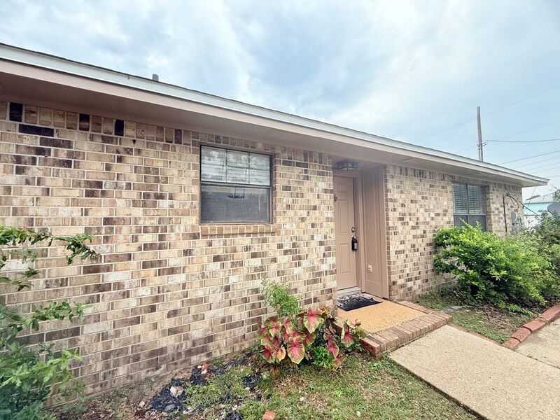 Pensacola House: 6101 Lake Joanne Drive