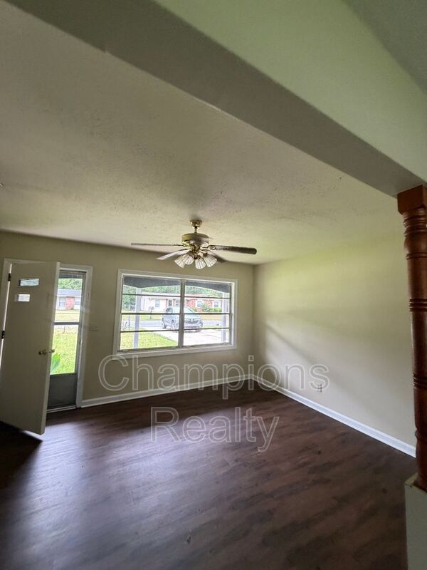 Columbus House: 2316 Wellborn Dr