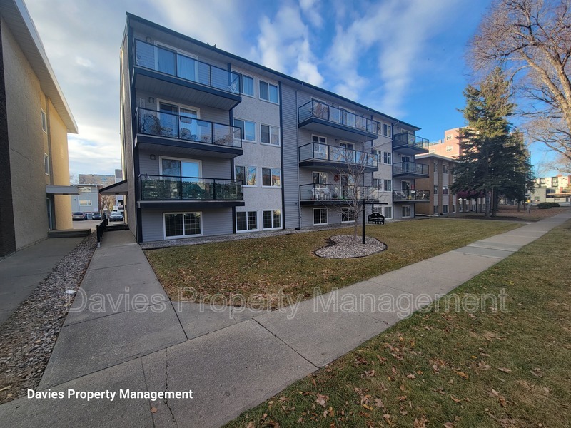 Edmonton Condo: 10326 117 Street NW