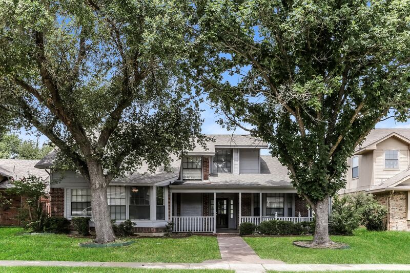 Mesquite House: 2313 Roanoke Cir