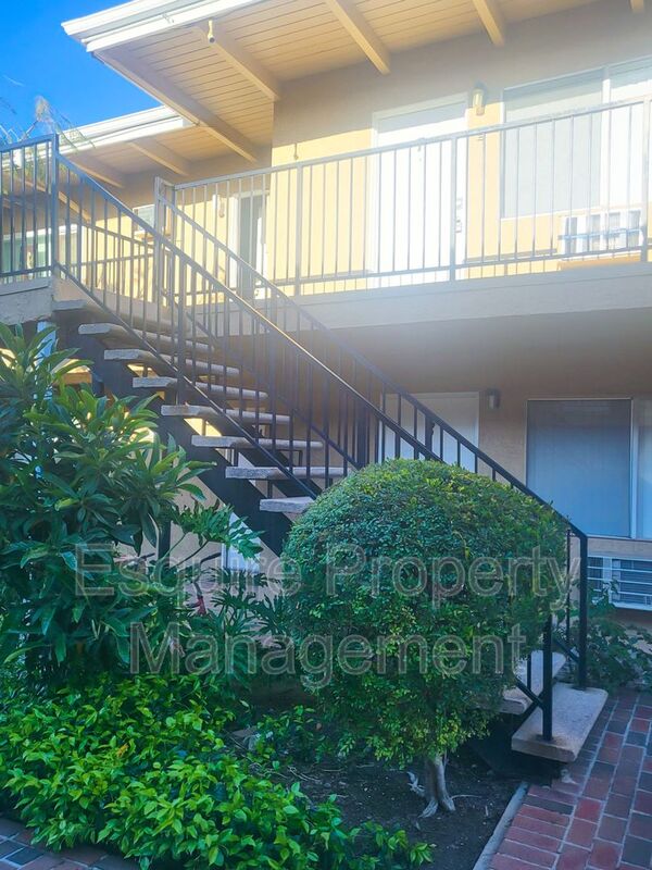 SIMI VALLEY Condo: 990 ASHLAND AVE