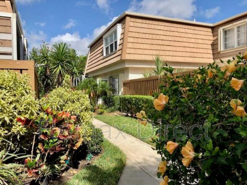 PALM BEACH GARDENS Townhome: 4300 Hazel Avenue