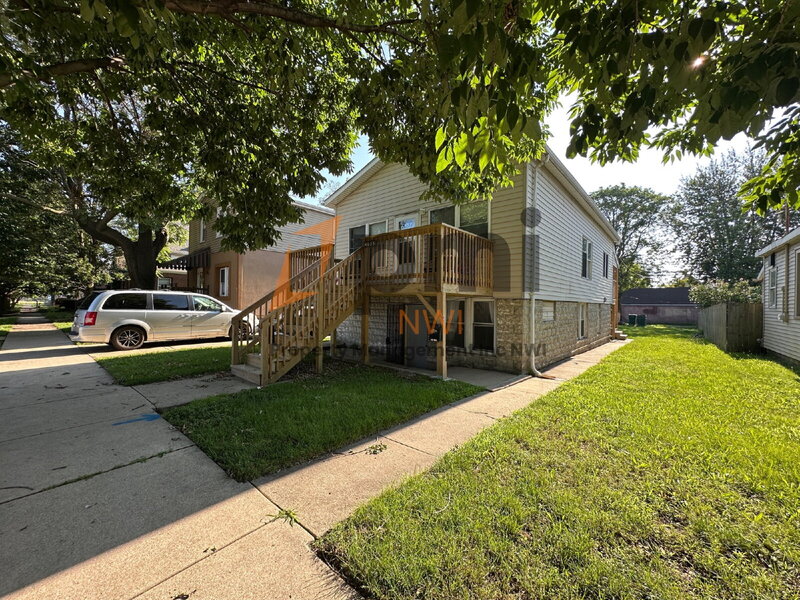 Hammond Condo: 4635 Towle Avenue