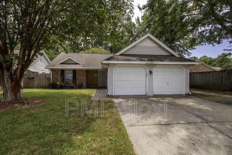 Biloxi House: 776 Whitney Dr