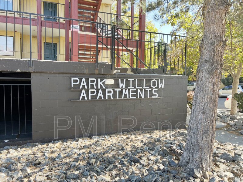 Reno Apartment: 160 Park Street