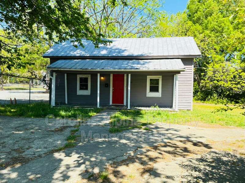 Monroe House: 318 Cemetery Dr.