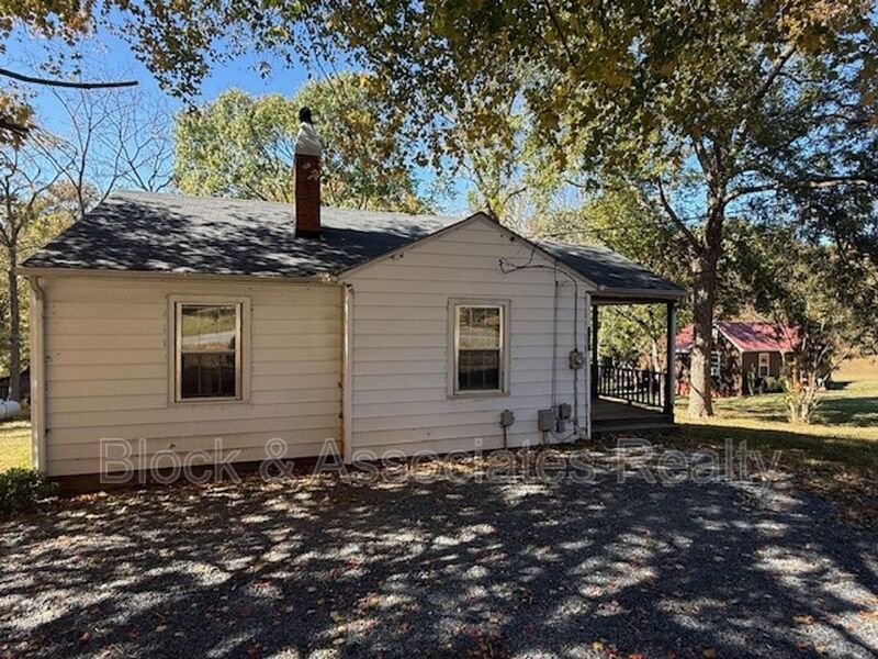 Asheboro House: 1811 Newell St