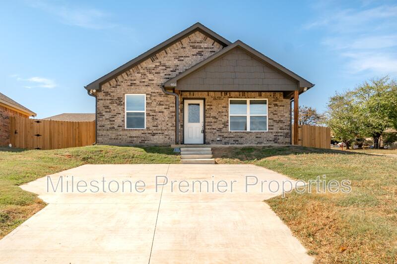 Denison House: 931 North Barrett Avenue