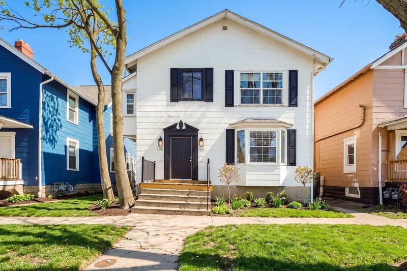 Columbus House: 98-100 N Hague Ave