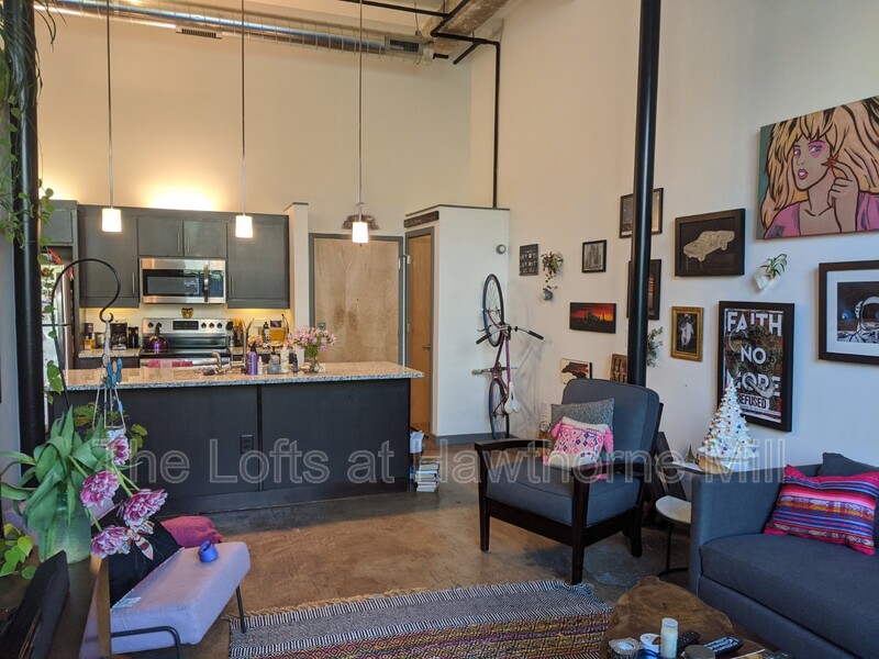 Charlotte Condo: 1101 Hawthorne Lane