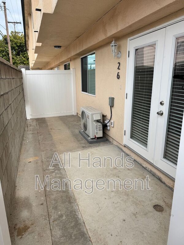 Long Beach Condo: 3121 East Mariquita Street