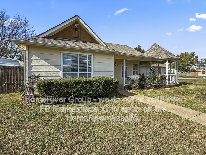 Broken Arrow House: 1600 N Poplar Ave