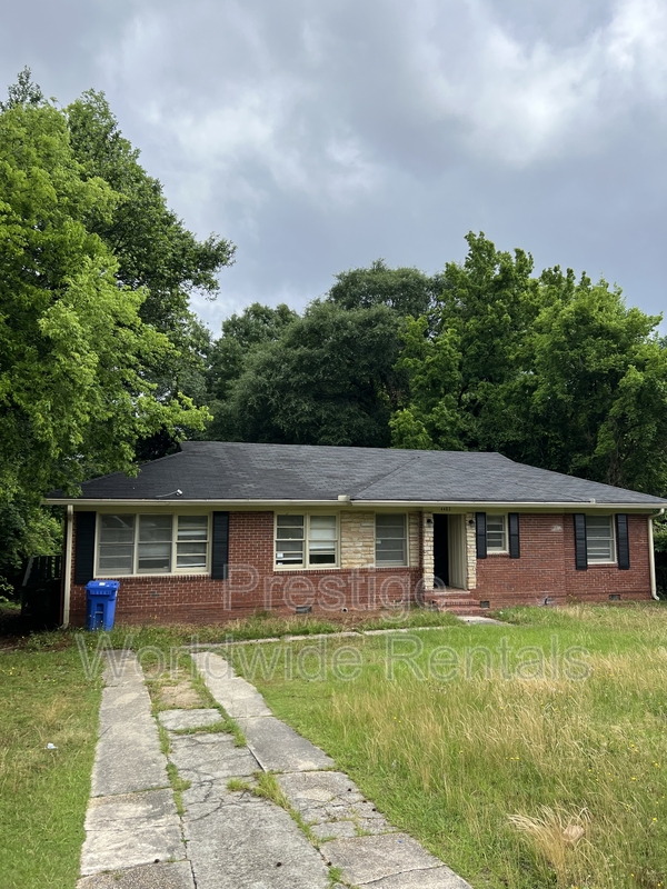 Columbus House: 4483 Oriole Street