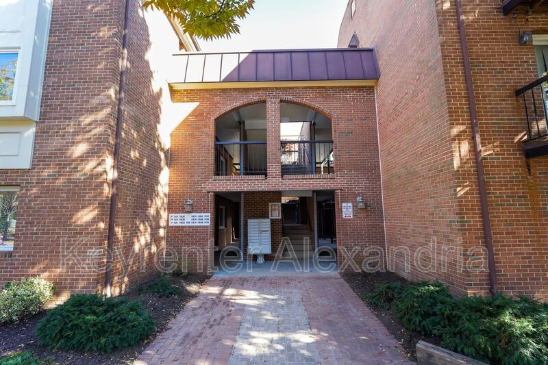Arlington Condo: 1107 N Taylor St