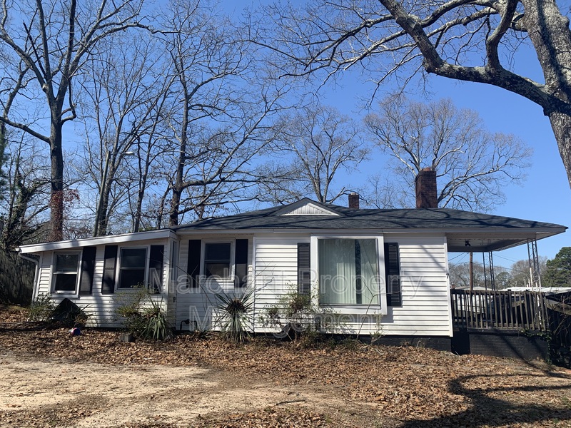 Greenville House: 7 Hillside Lane
