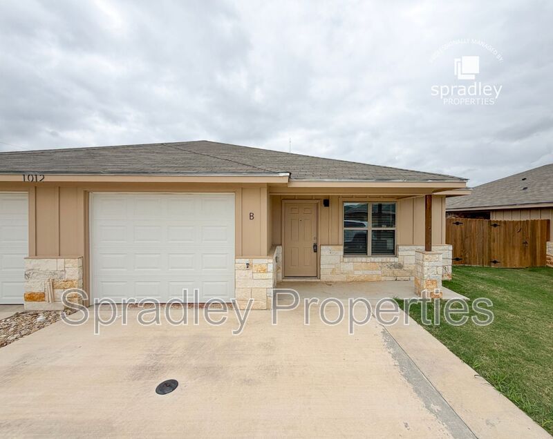 Belton Townhome: 1012B Kerr Ct