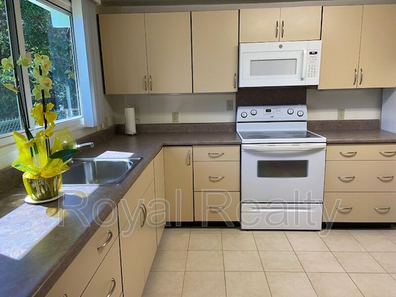 Pearl City Condo: 2546 Komo Mai Drive