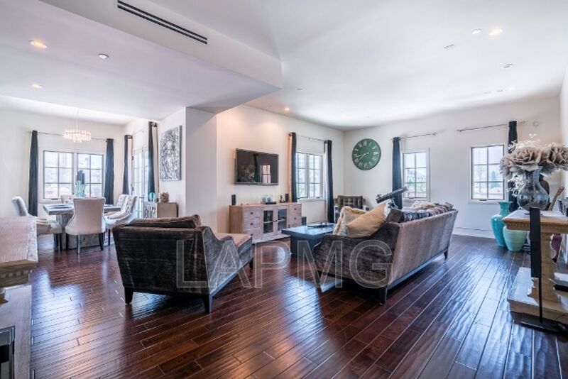 Beverly Hills House: 225 S. Hamilton Drive