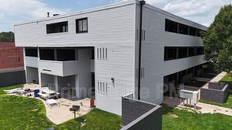 Lincoln House: 1121 North 28th Street - 8