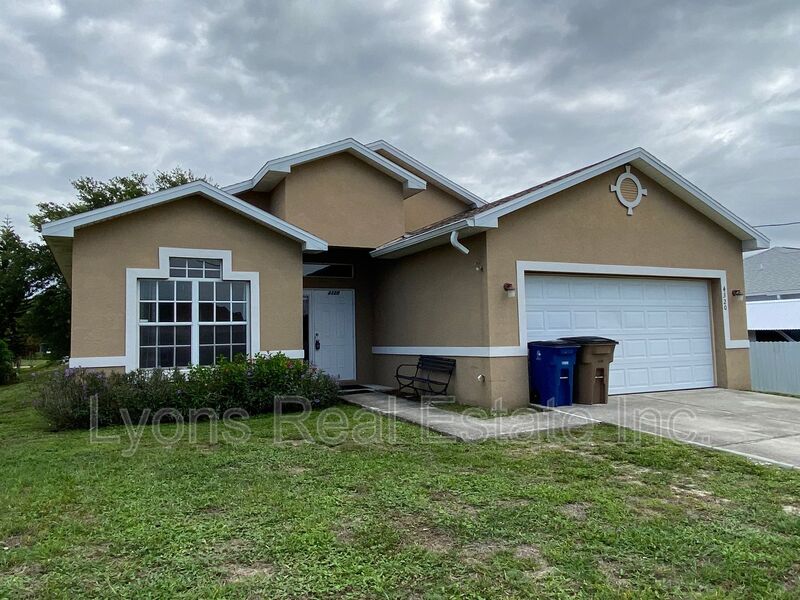 Lehigh Acres House: 4320 12th St West
