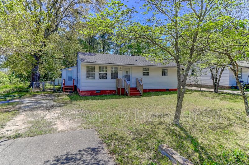 North Charleston House: 2401 Eagle Drive