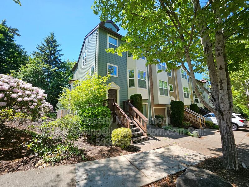 Portland Townhome: 13135 SW Raptor Pl
