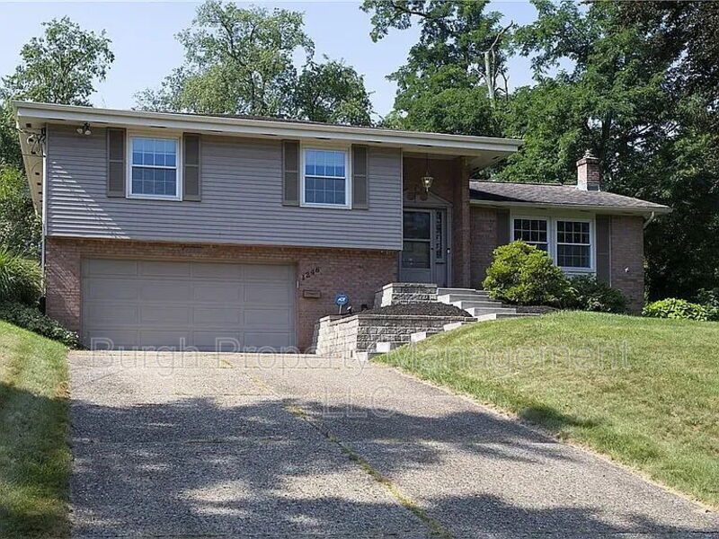 Pittsburgh House: 1248 Satellite Circle