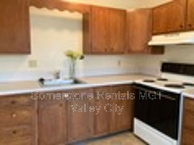 Valley City House: 807 3rd St SW