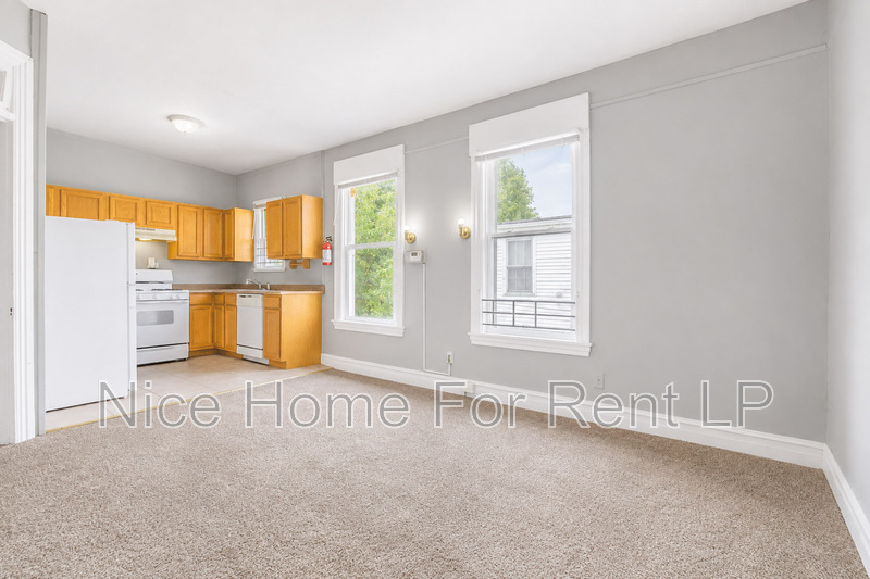 Mount Holly Condo: 112 Garden St, #2