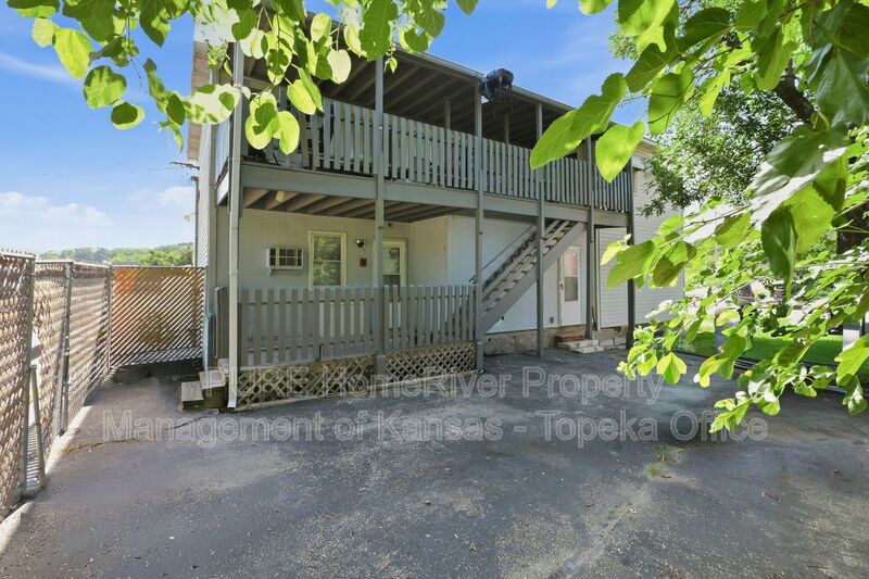 Kansas City House: 2440 S Mill St
