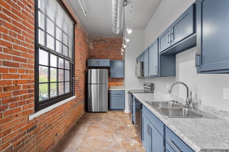 Davenport Condo: 402 E. 4th St. #304