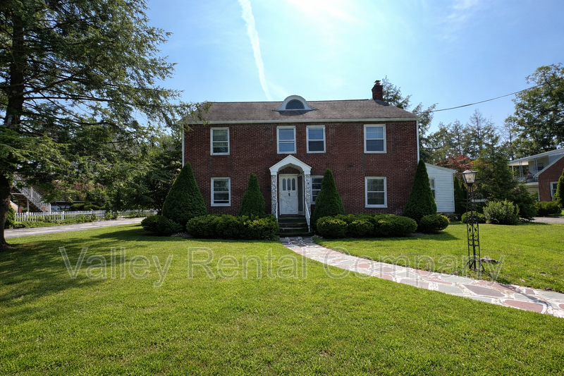 South Hadley Condo: 70 Lyman Street - 2