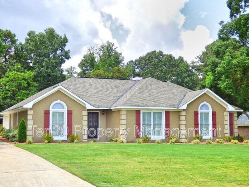 Phenix City House: 2723 Summerfield Place