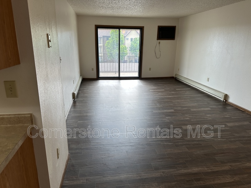 West Fargo House: 1401 12th St E